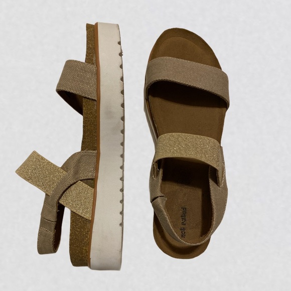 Not Rated Platform Sandals - Picture 3 of 7